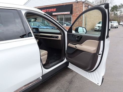 Used 2020 Lincoln Aviator Reserve w/ Elements Package Plus AWD/4WD image 10