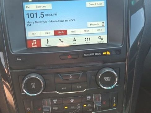 Used 2017 Ford Explorer XLT w/ Equipment Group 202A FWD image 10