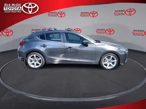 Used 2017 MAZDA MAZDA3 Grand Touring FWD image 9