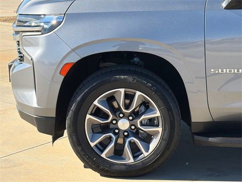 Used 2021 Chevrolet Suburban LT image 5