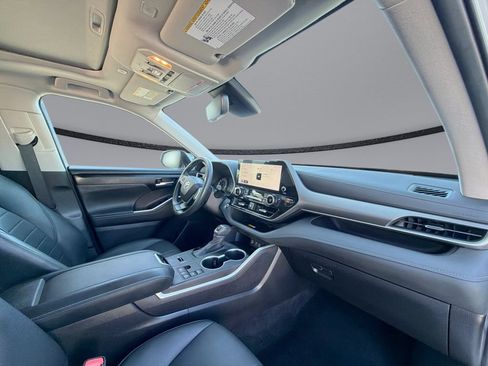 Used 2023 Toyota Highlander XLE FWD image 15