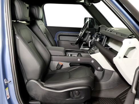 Used 2023 Land Rover Defender 90 S image 41