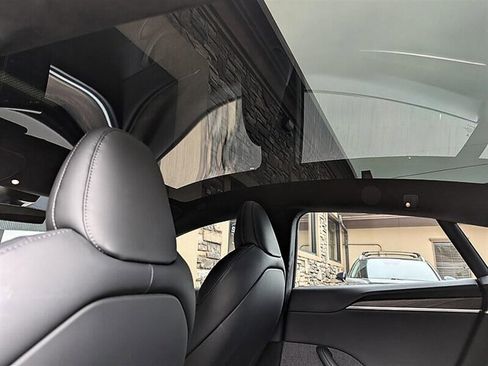 Used 2022 Tesla Model S AWD image 26