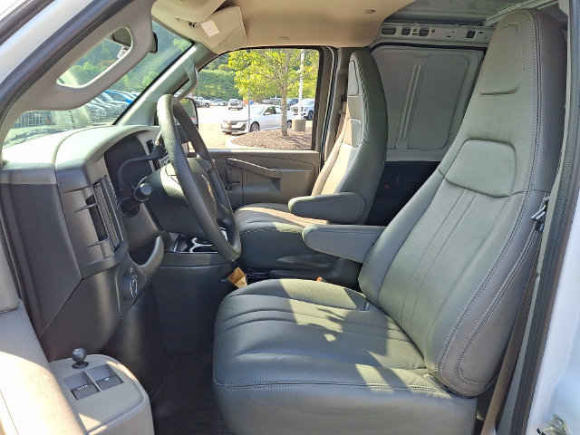 Used 2026 Chevrolet Express 2500 RWD image 2
