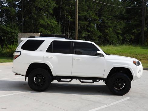 Used 2021 Toyota 4Runner SR5 AWD/4WD image 37
