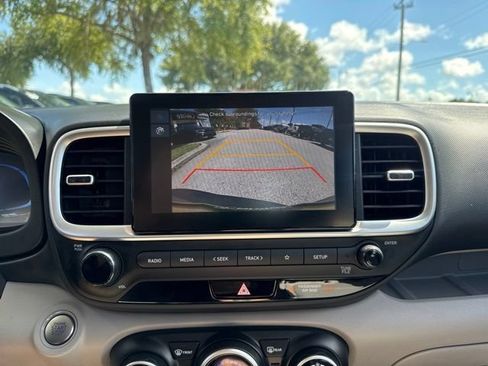 Used 2025 Hyundai Venue SEL FWD image 29