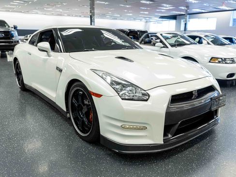 Used 2014 Nissan GT-R Black Edition AWD/4WD image 3