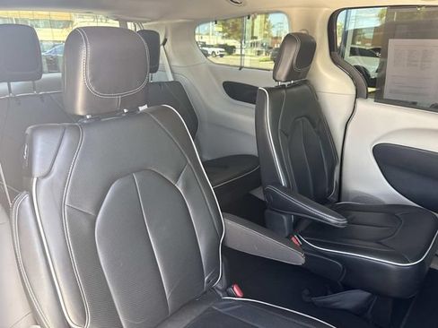 Used 2021 Chrysler Pacifica Limited AWD/4WD image 69
