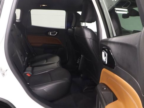Used 2025 Jeep Compass Limited w/ Elite Group AWD/4WD image 19