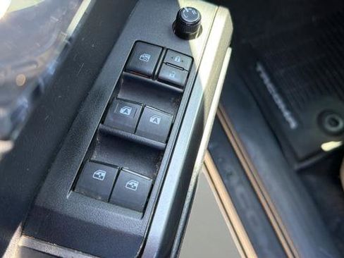 Used 2020 Toyota Tacoma TRD Off-Road image 17