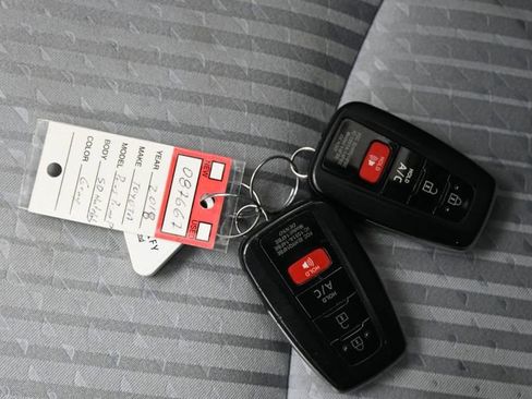 Used 2018 Toyota Prius Prime Plus FWD image 26
