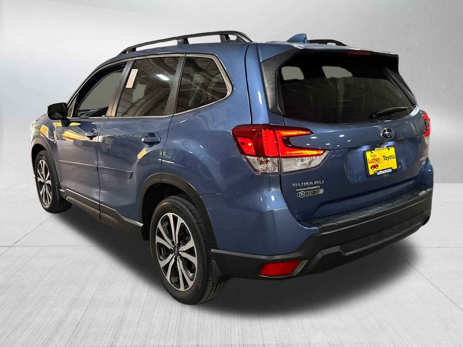 Used 2022 Subaru Forester Limited AWD/4WD image 3