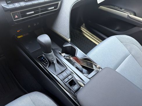 New 2026 Toyota Camry Hybrid FWD image 30