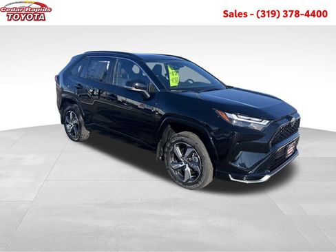 New 2025 Toyota RAV4 SE image 7