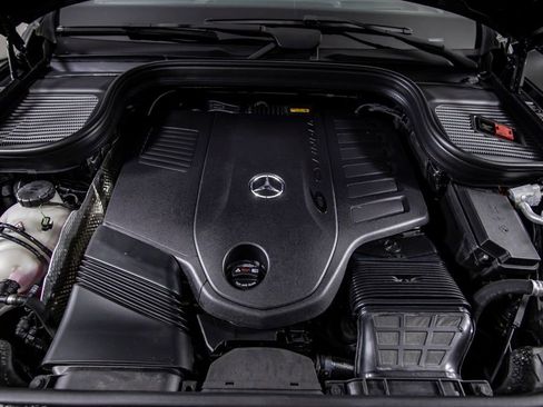 Used 2025 Mercedes-Benz GLS 450 4MATIC image 43