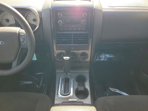 Used 2010 Ford Explorer Sport Trac XLT image 11