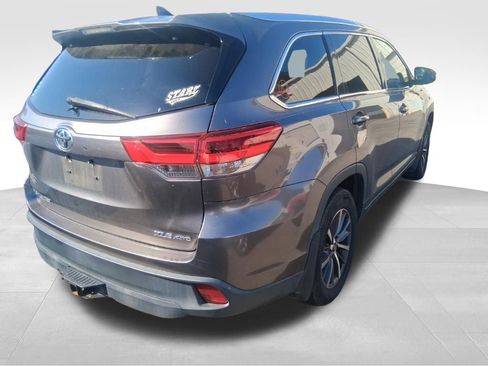 Used 2018 Toyota Highlander XLE AWD/4WD image 5