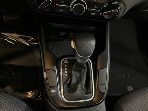 Used 2025 Kia Soul LX w/ LX Technology Package FWD image 40