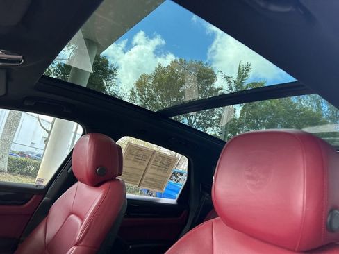 Used 2022 Porsche Cayenne w/ Premium Package Plus image 17