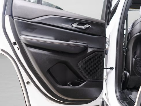 Used 2023 Jeep Grand Cherokee Altitude image 28