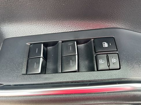 Used 2022 Toyota Highlander Limited FWD image 14