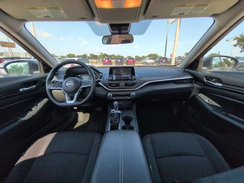 Used 2025 Nissan Altima 2.5 SV FWD image 24