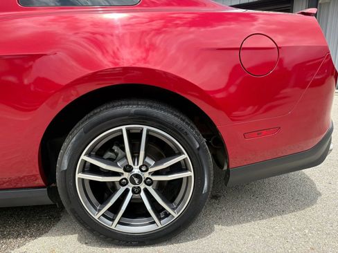 Used 2012 Ford Mustang GT Premium w/ HID Headlamps & Security Pkg RWD image 28