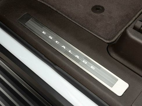 Used 2026 Cadillac Escalade Luxury w/ Touring Package image 32