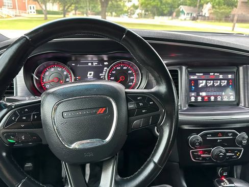 Used 2017 Dodge Charger SE RWD image 33