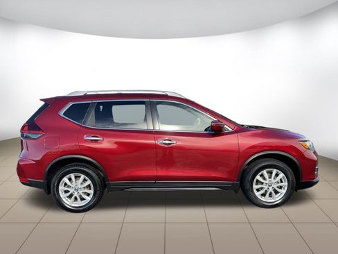 Used 2019 Nissan Rogue SV image 4