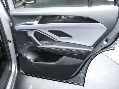 Used 2025 Volkswagen Tiguan SE image 23