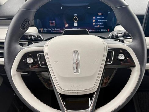 Used 2025 Lincoln Aviator AWD w/ Jet Appearance Package image 23