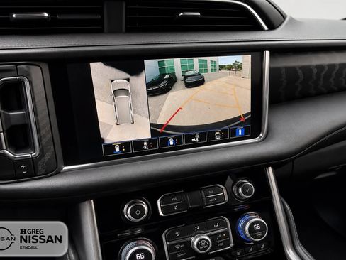 Used 2023 GMC Yukon XL Denali RWD image 11