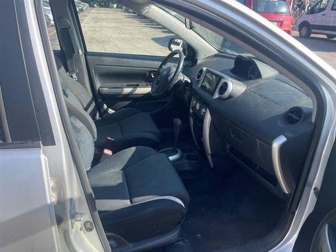 Used 2006 Scion xA FWD image 13