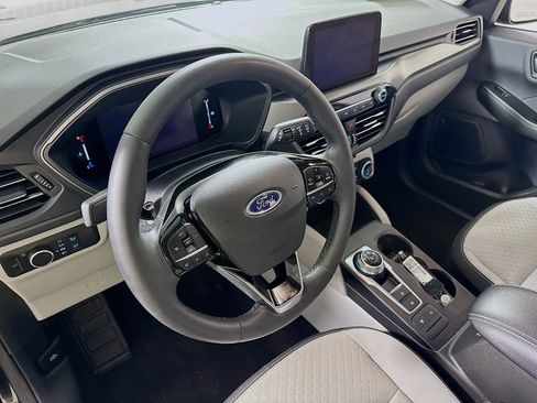 Used 2023 Ford Escape Active image 11