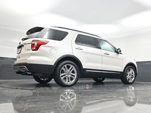 Used 2017 Ford Explorer Limited image 49