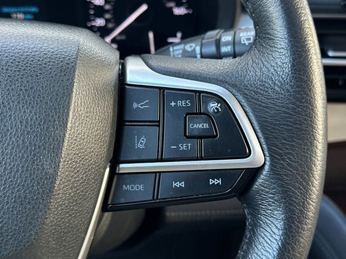 Used 2023 Toyota Sienna XLE image 28