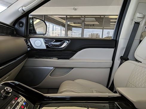 Certified 2022 Lincoln Navigator L Black Label image 23