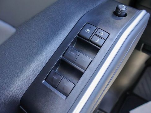 New 2026 Toyota Highlander XLE image 17