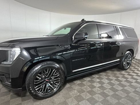 Used 2021 GMC Yukon XL Denali w/ Denali Ultimate Package AWD/4WD image 8