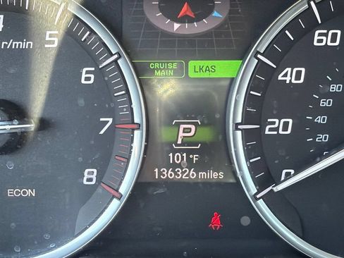 Used 2016 Acura TLX w/ Technology Package FWD image 4