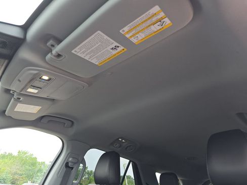 Used 2022 Ford Explorer XLT w/ Equipment Group 202A AWD/4WD image 34