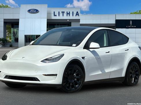 Used 2021 Tesla Model Y Long Range image 1