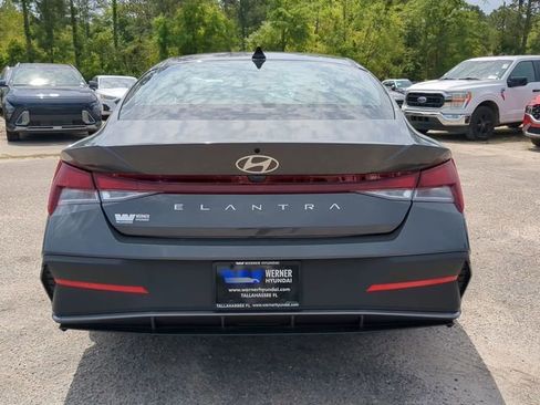 New 2026 Hyundai Elantra SE image 6