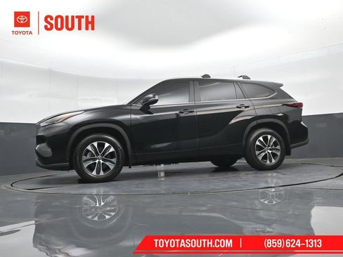 Used 2024 Toyota Highlander XLE image 39