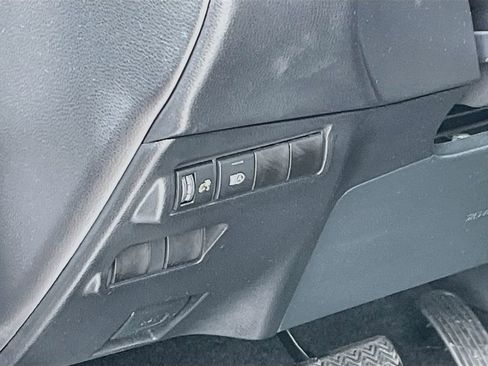 Used 2025 Toyota Corolla Cross LE FWD image 10