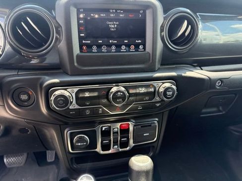Used 2022 Jeep Gladiator Sport AWD/4WD image 11