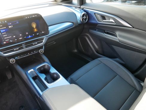 Used 2024 Chevrolet Equinox EV LT w/ LPO, Trailering Package image 11