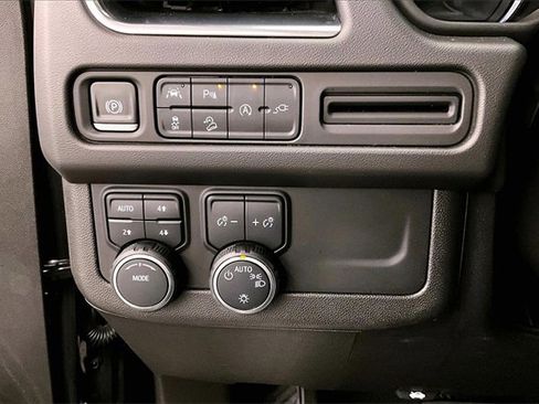 Used 2021 Chevrolet Tahoe Z71 w/ Luxury Package image 36