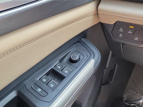 Used 2024 Volkswagen Atlas Cross Sport SE FWD image 19